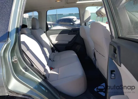 2014 Subaru Forester 2.5I Premium z USA, uszkodzony, nr VIN JF2SJAEC7EH459471